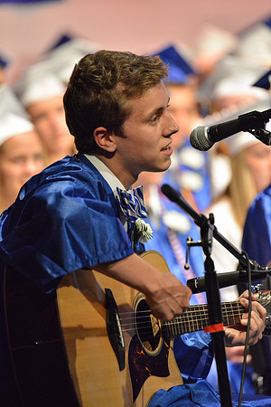 Coginchaug gradulation 2013-0895